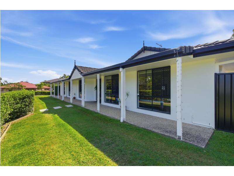 1 Minyon Court, Pacific Pines QLD 4211