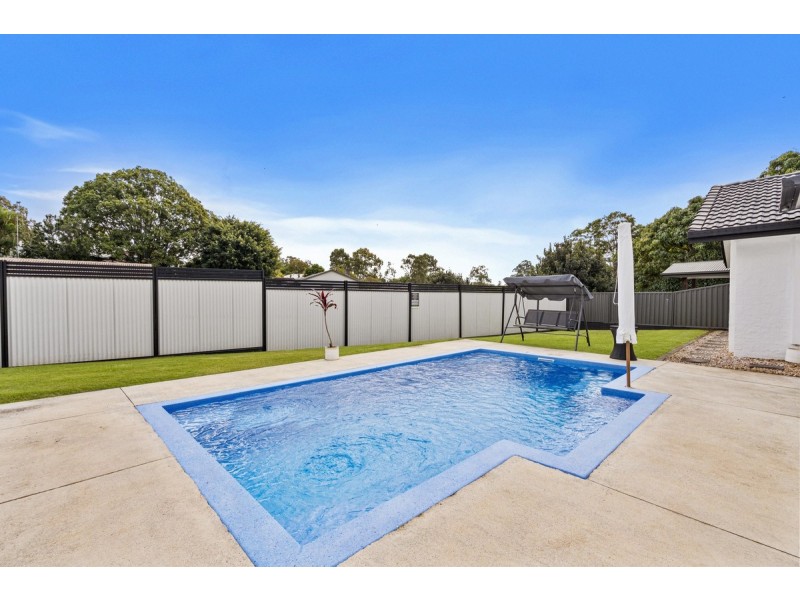 2 Amethyst Court, Carrara QLD 4211