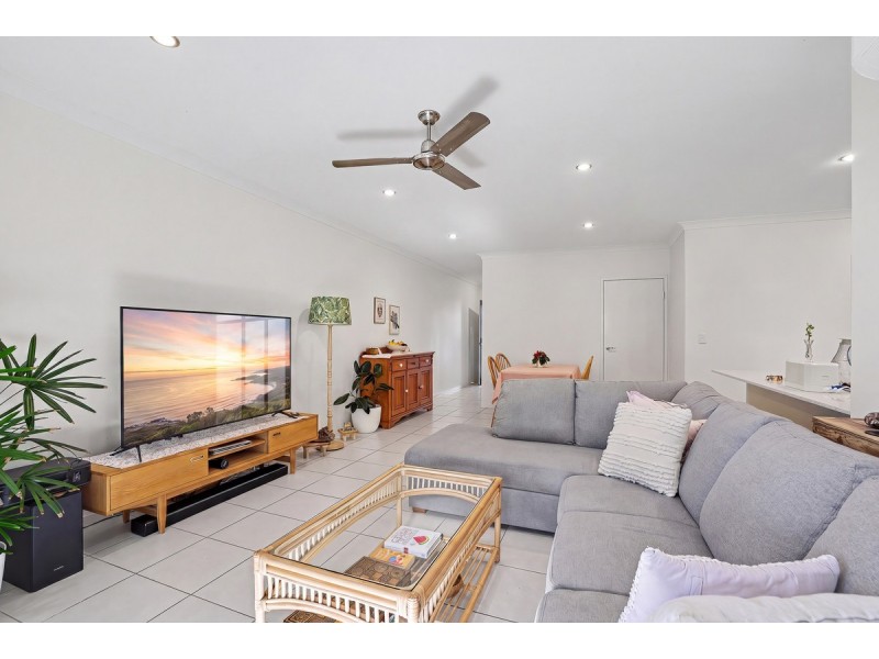 2/8 Rise Circuit, Pacific Pines QLD 4211