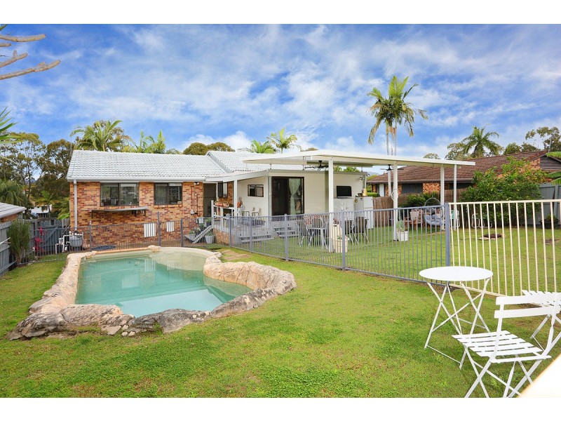 9 Cambridge Court, Carrara QLD 4211