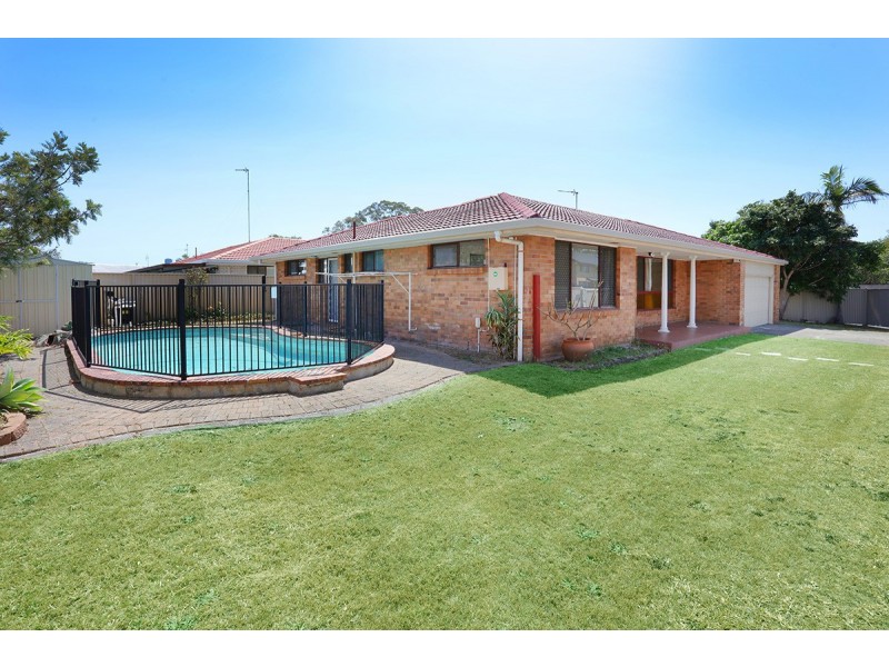 19 Oceanic Drive, Mermaid Waters QLD 4218