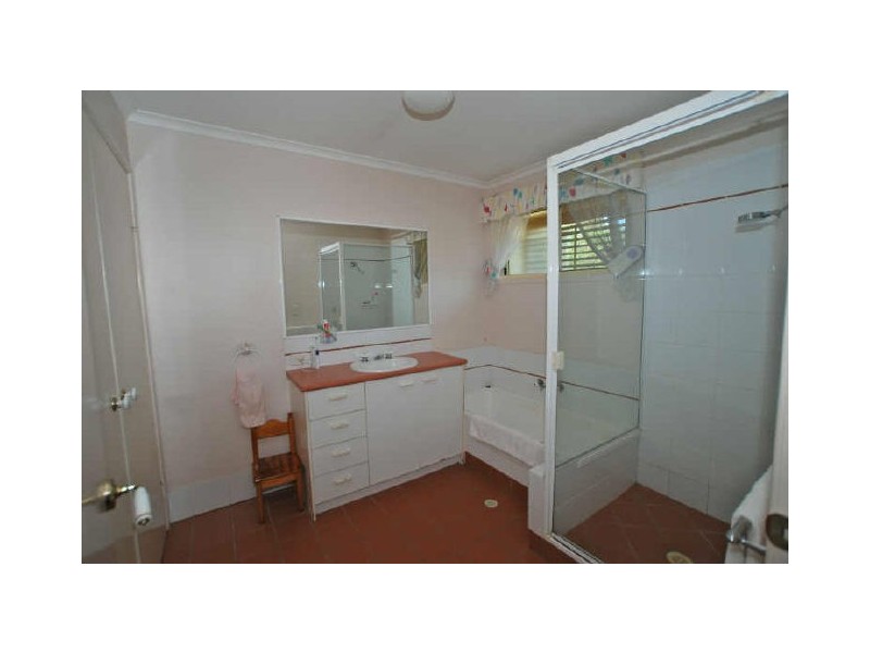 6 Val Cr, Noosaville QLD 4566