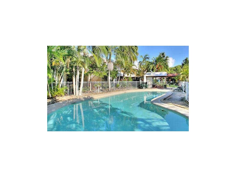 7/4 Lake Weyba Dr, Noosaville QLD 4566