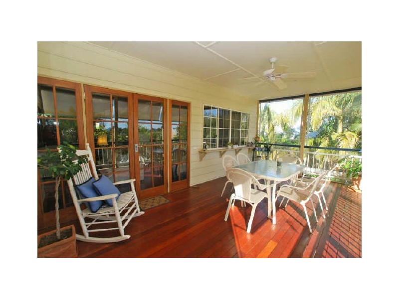 5 Southern Cross Pd, Sunrise Beach QLD 4567
