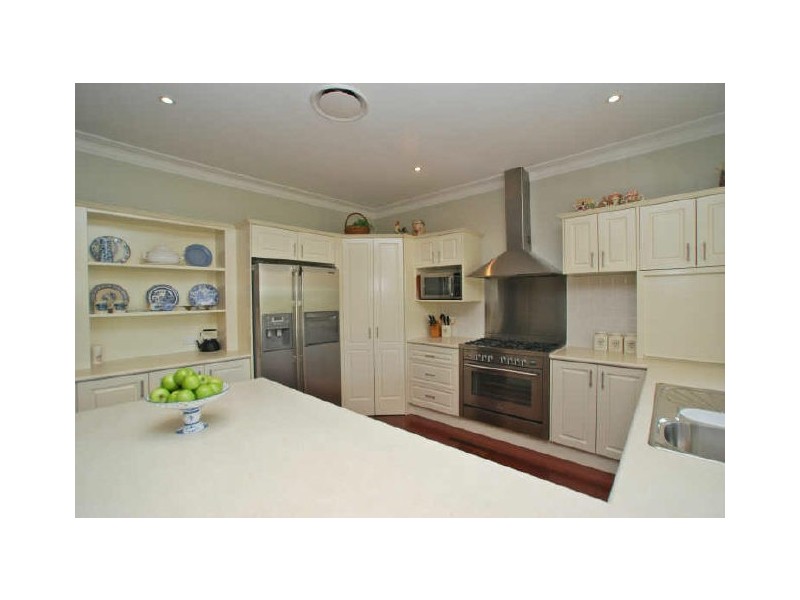 5 Southern Cross Pd, Sunrise Beach QLD 4567