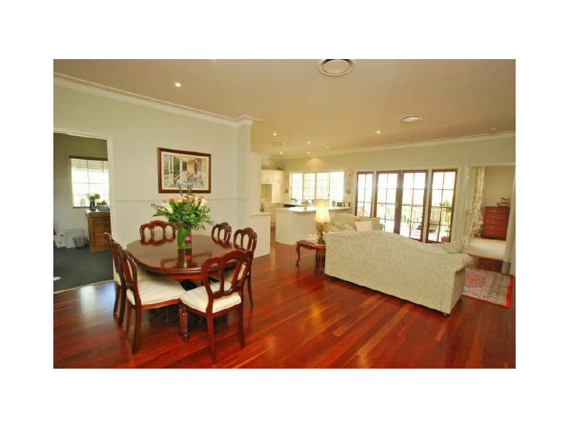 5 Southern Cross Pd, Sunrise Beach QLD 4567
