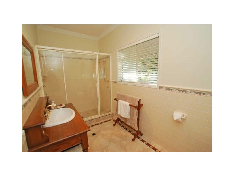 5 Southern Cross Pd, Sunrise Beach QLD 4567