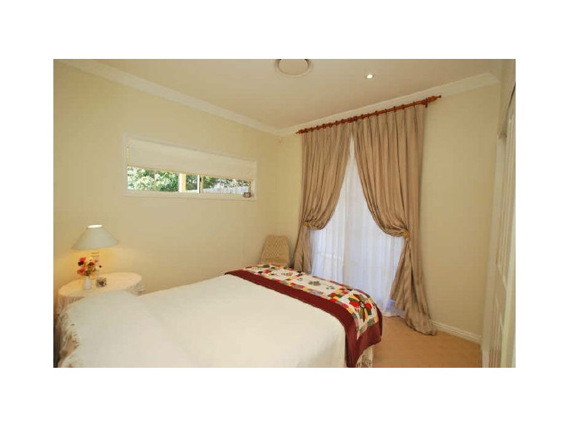 5 Southern Cross Pd, Sunrise Beach QLD 4567