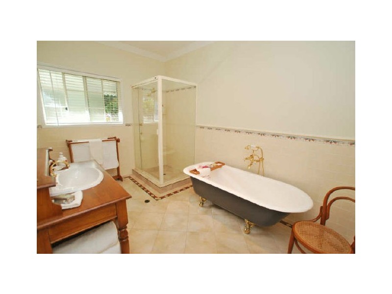 5 Southern Cross Pd, Sunrise Beach QLD 4567