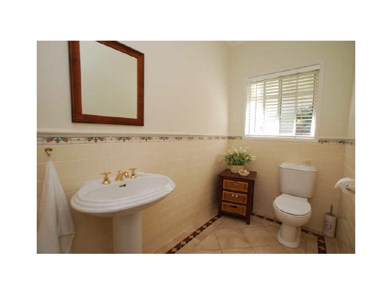 5 Southern Cross Pd, Sunrise Beach QLD 4567