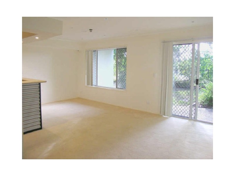 17/1 Beacon Ct, Sunrise Beach QLD 4567