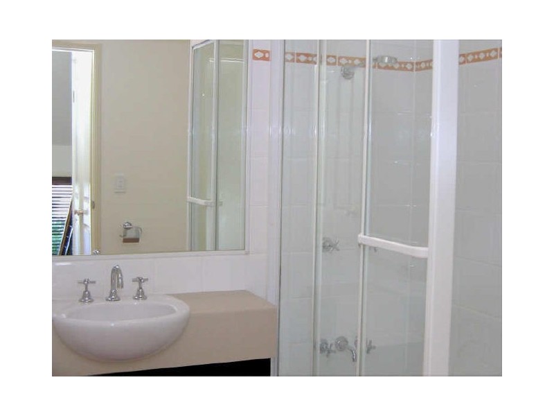17/1 Beacon Ct, Sunrise Beach QLD 4567