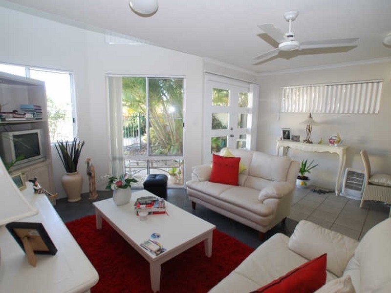 1/49 Southern Cross Pd, Sunrise Beach QLD 4567