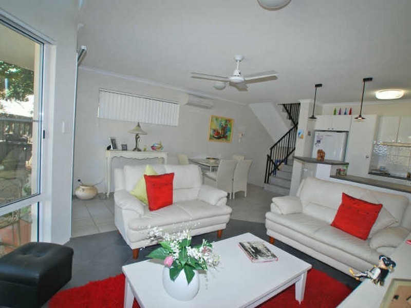 1/49 Southern Cross Pd, Sunrise Beach QLD 4567