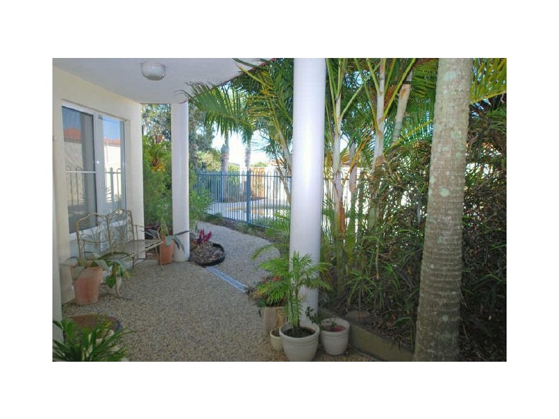 1/49 Southern Cross Pd, Sunrise Beach QLD 4567