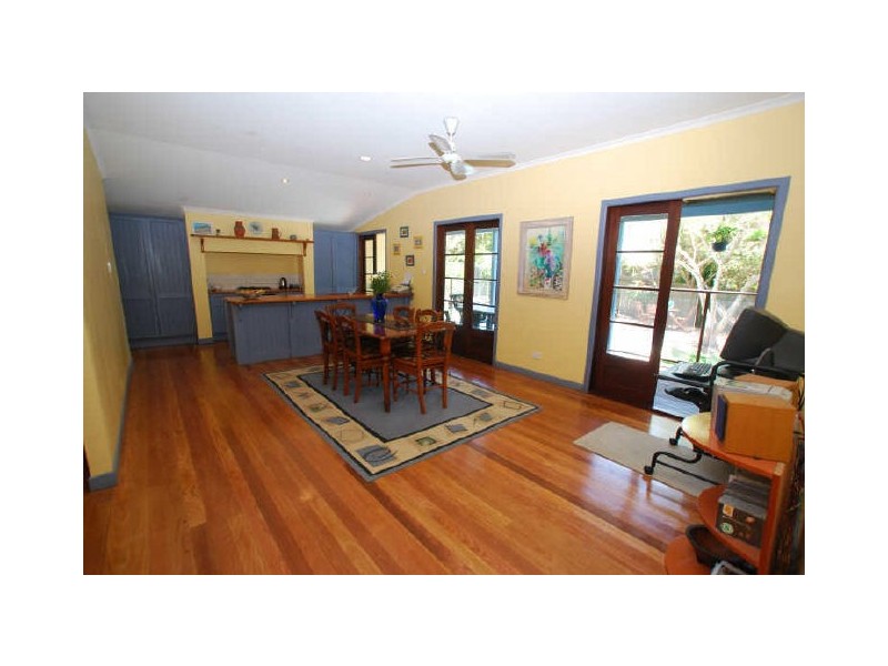 8 Hawley Ct, Sunrise Beach QLD 4567