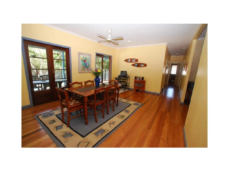 8 Hawley Ct, Sunrise Beach QLD 4567