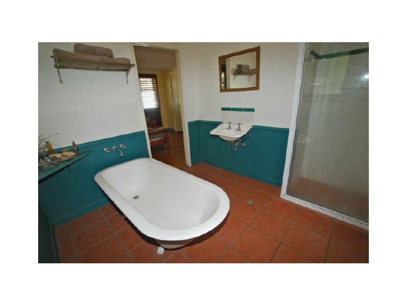8 Hawley Ct, Sunrise Beach QLD 4567