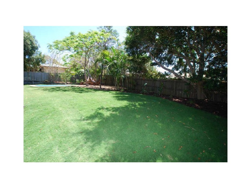 8 Hawley Ct, Sunrise Beach QLD 4567