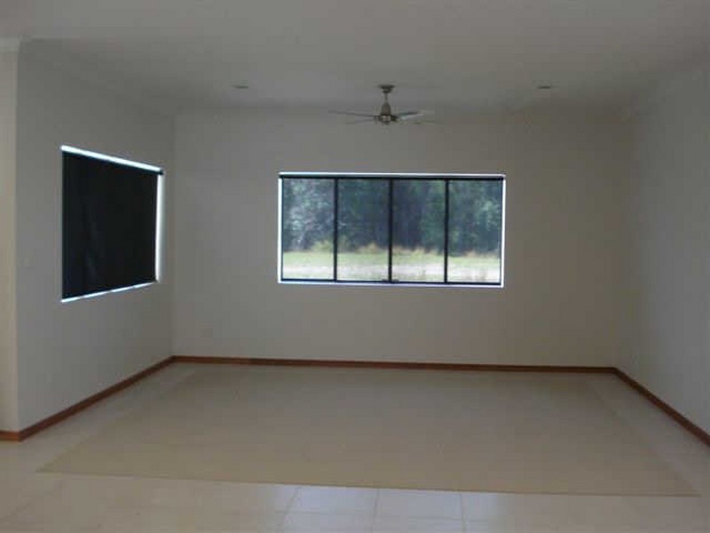 9 Oak St, Cooroy QLD 4563