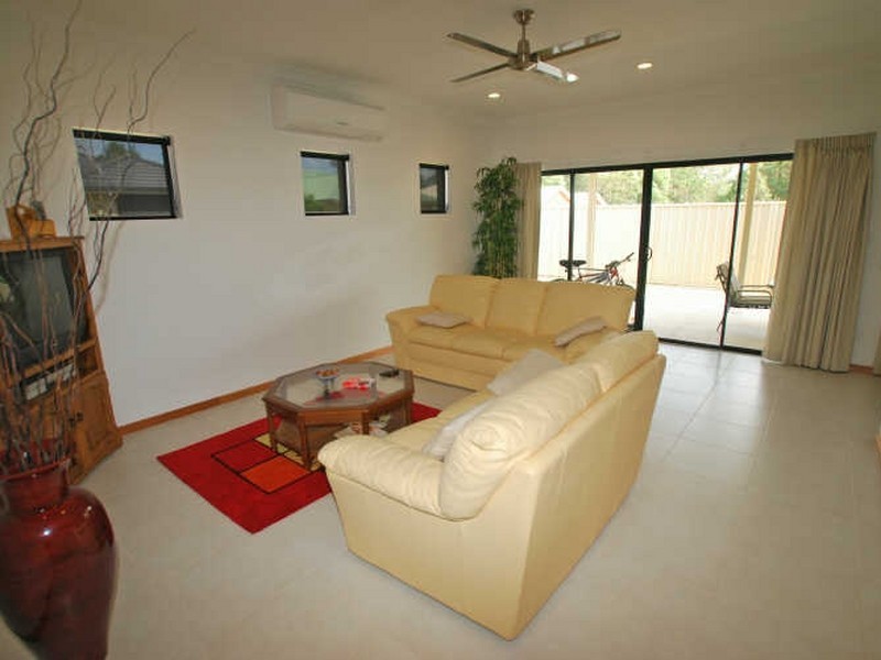 9 Oak St, Cooroy QLD 4563