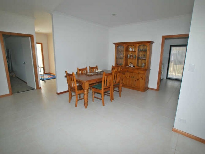 9 Oak St, Cooroy QLD 4563