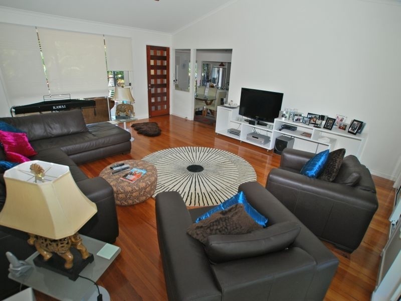 34 Comet Dr, Sunrise Beach QLD 4567