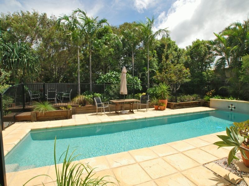 4 Shamrock Ct, Sunrise Beach QLD 4567