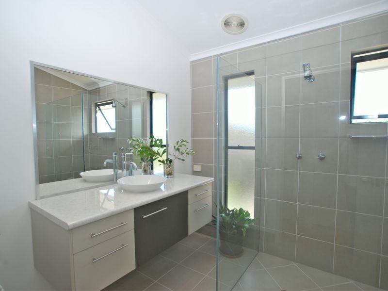 4 Shamrock Ct, Sunrise Beach QLD 4567