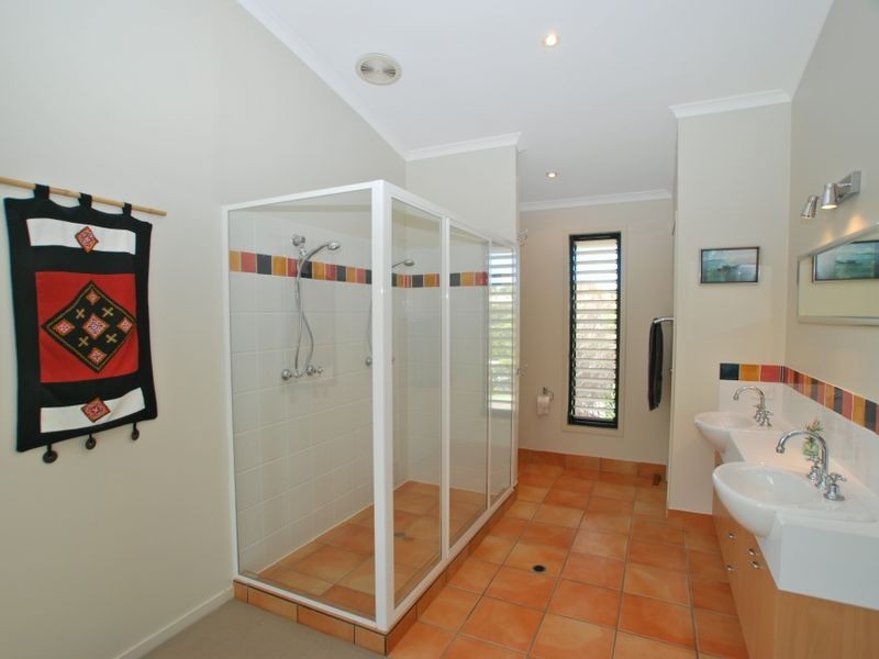 4 Shamrock Ct, Sunrise Beach QLD 4567