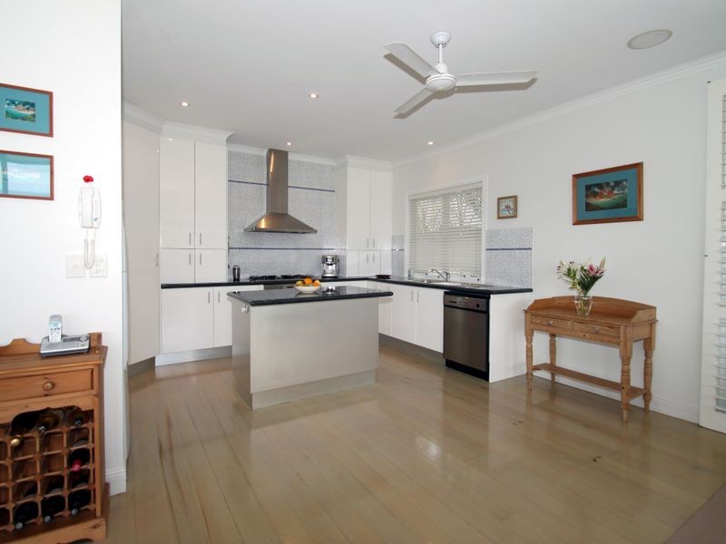 4 Mainsails Sq, Noosa Heads QLD 4567