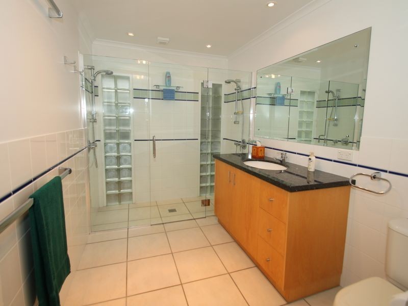 4 Mainsails Sq, Noosa Heads QLD 4567