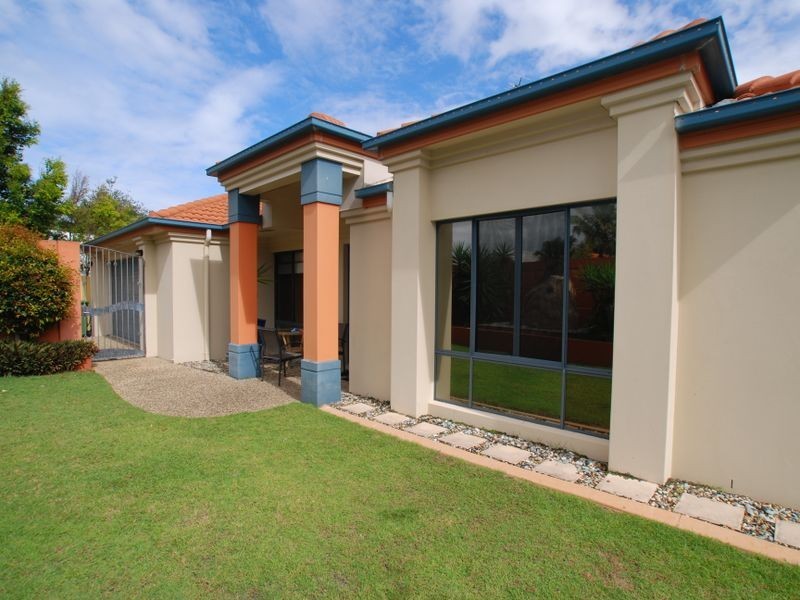 1 Moonbeam Cr, Castaways Beach QLD 4567