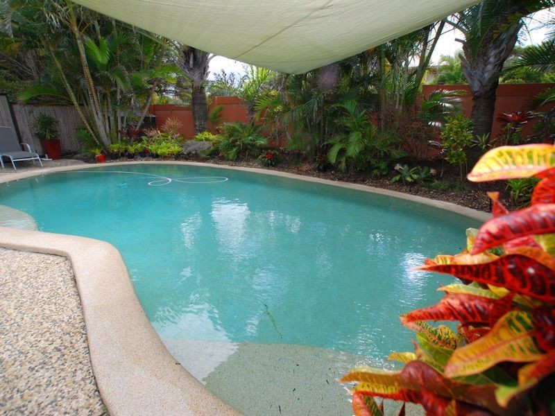 1 Moonbeam Cr, Castaways Beach QLD 4567