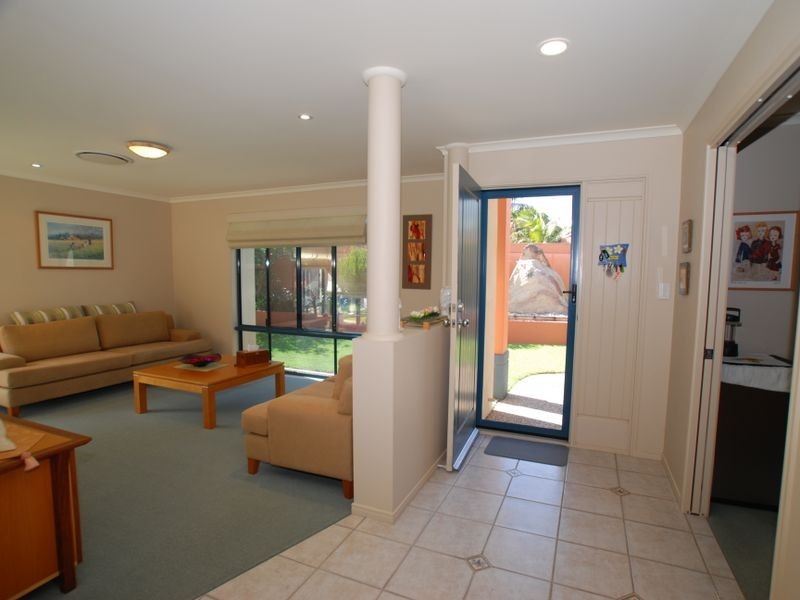 1 Moonbeam Cr, Castaways Beach QLD 4567