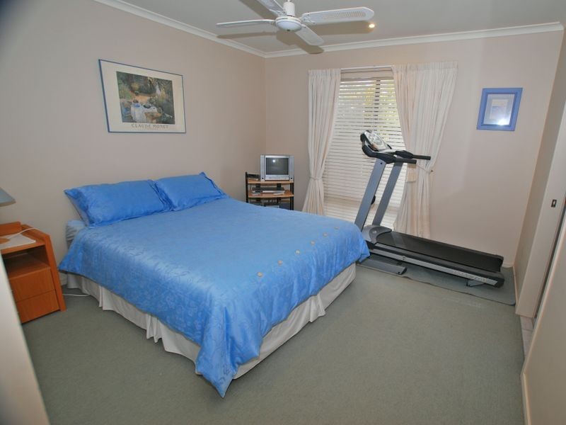 1 Moonbeam Cr, Castaways Beach QLD 4567