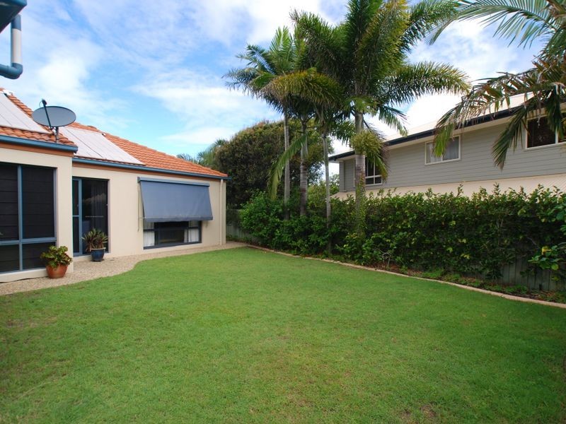 1 Moonbeam Cr, Castaways Beach QLD 4567