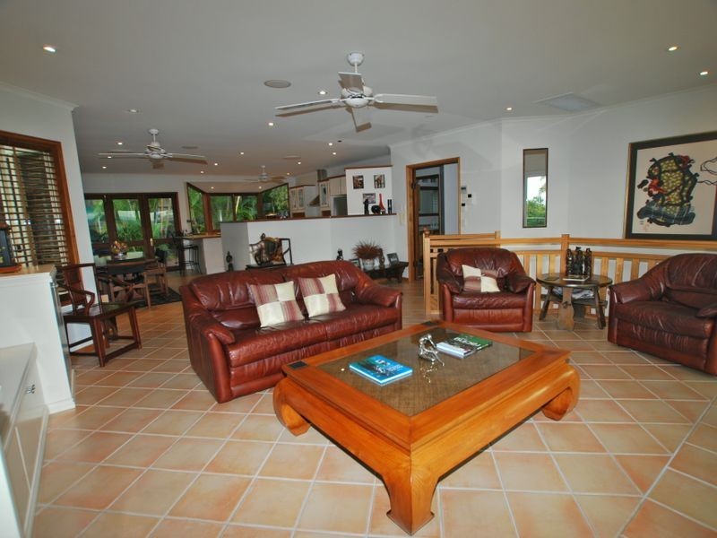 15 Nairana Rest, Noosa Heads QLD 4567