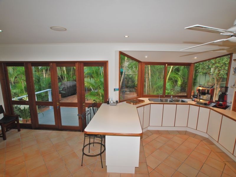 15 Nairana Rest, Noosa Heads QLD 4567