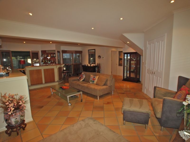15 Nairana Rest, Noosa Heads QLD 4567