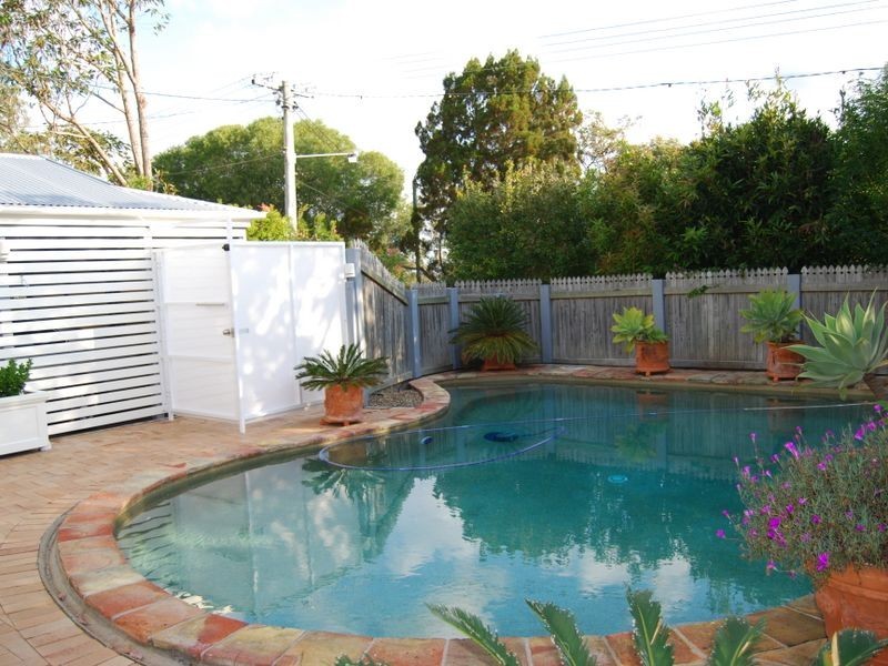 15 Nairana Rest, Noosa Heads QLD 4567