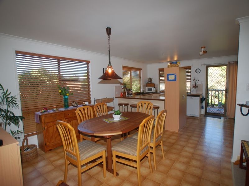 8 Orcades St, Sunrise Beach QLD 4567