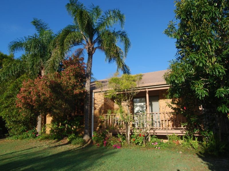 8 Orcades St, Sunrise Beach QLD 4567