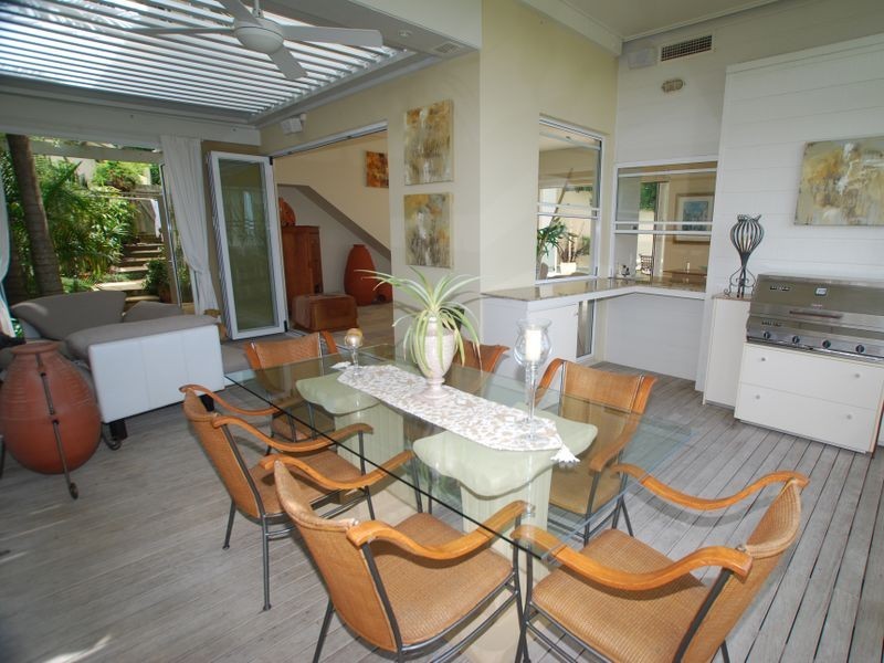 6 Kiamba Ct, Sunshine Beach QLD 4567