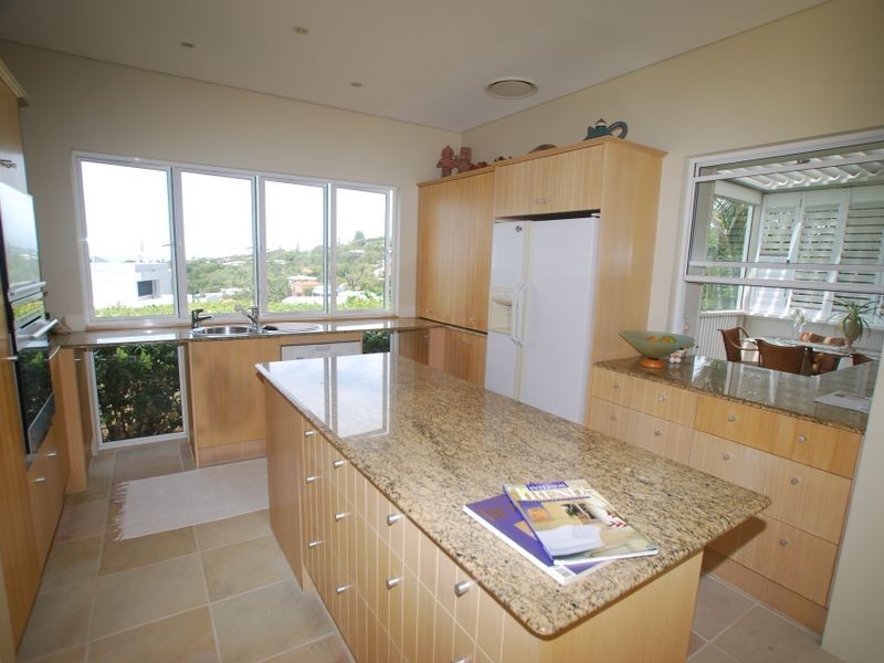 6 Kiamba Ct, Sunshine Beach QLD 4567