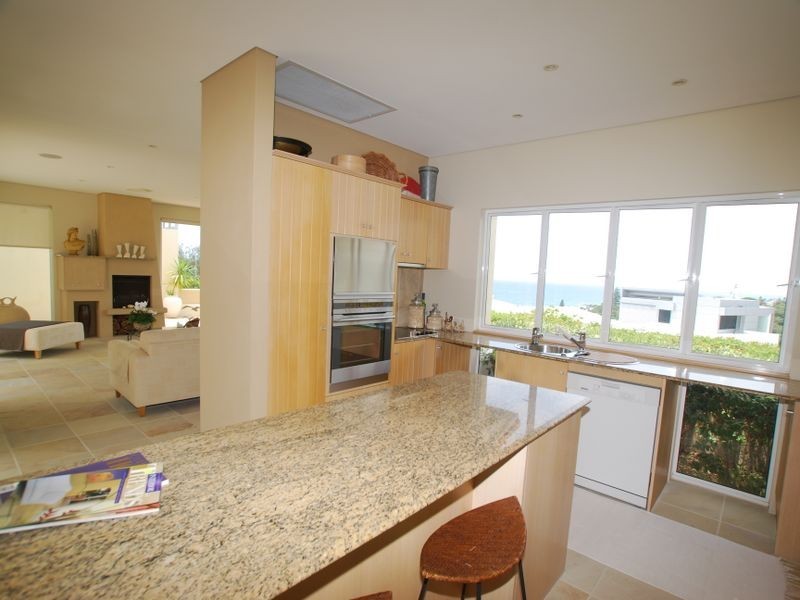 6 Kiamba Ct, Sunshine Beach QLD 4567
