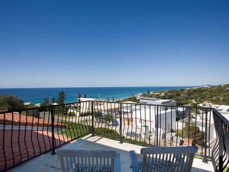 6 Kiamba Ct, Sunshine Beach QLD 4567