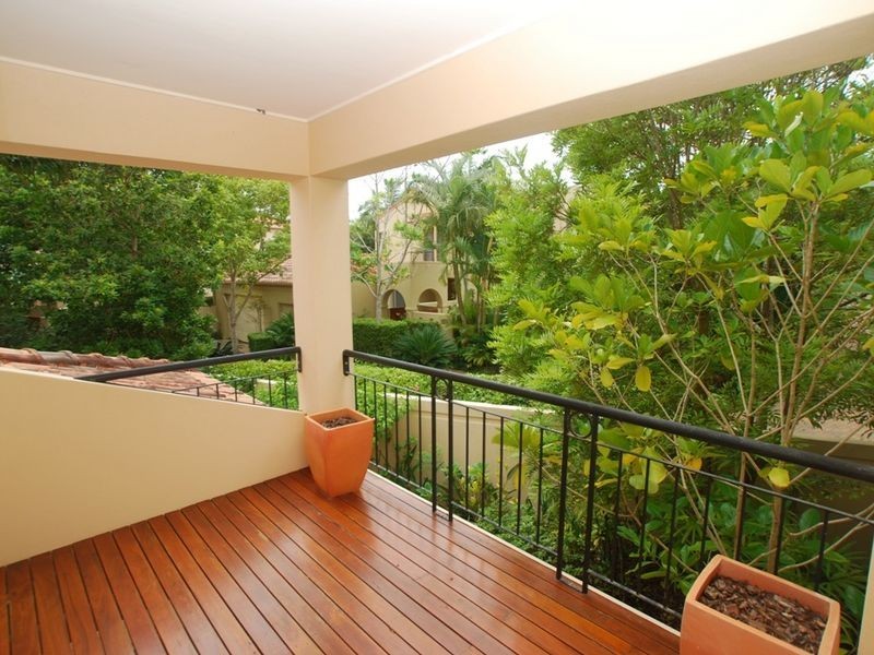 Villa 153/61 Noosa Springs Dr, Castaways Beach QLD 4567