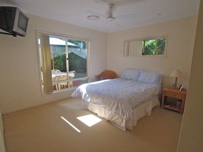 1/2 Sarena Ct, Sunshine Beach QLD 4567