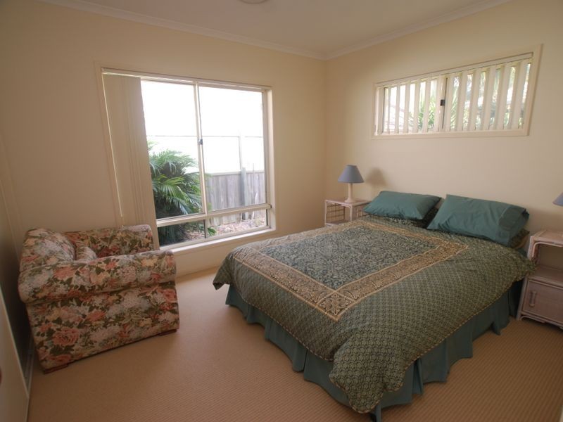 1/2 Sarena Ct, Sunshine Beach QLD 4567